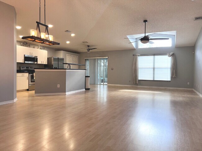 Foto del edificio - This Absolutely Beautiful Home Is Waiting ...