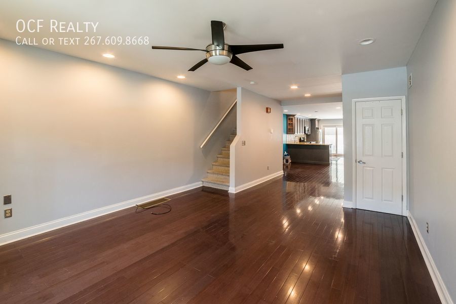 Foto principal - Spacious 2 bedroom, 2.5 bath home in Point...