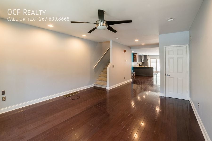 Primary Photo - Spacious 2 bedroom, 2.5 bath home in Point...