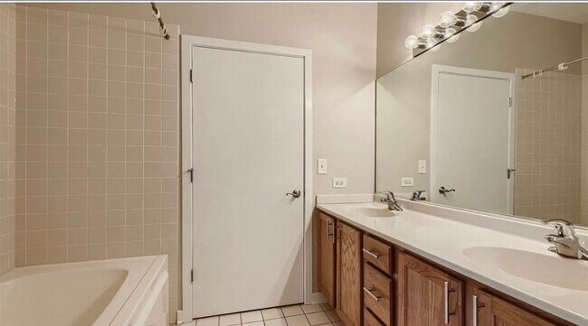 Foto del edificio - 4108 S Drexel Blvd