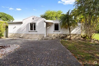 Building Photo - 2511 SW 26th Ln