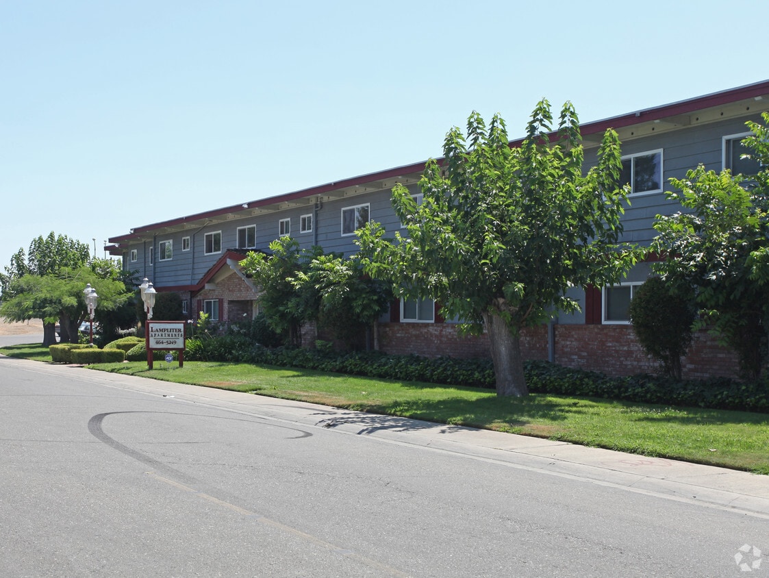 Building Photo - Lampliter Apartments
