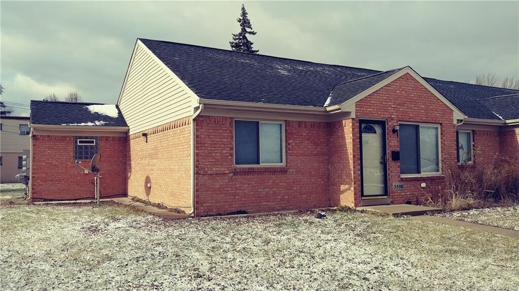 Primary Photo - 3300 Gloria St