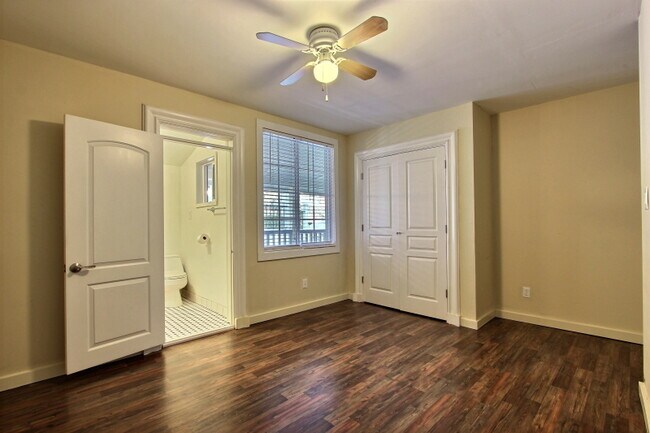Foto del edificio - 214 E Gwinnett St