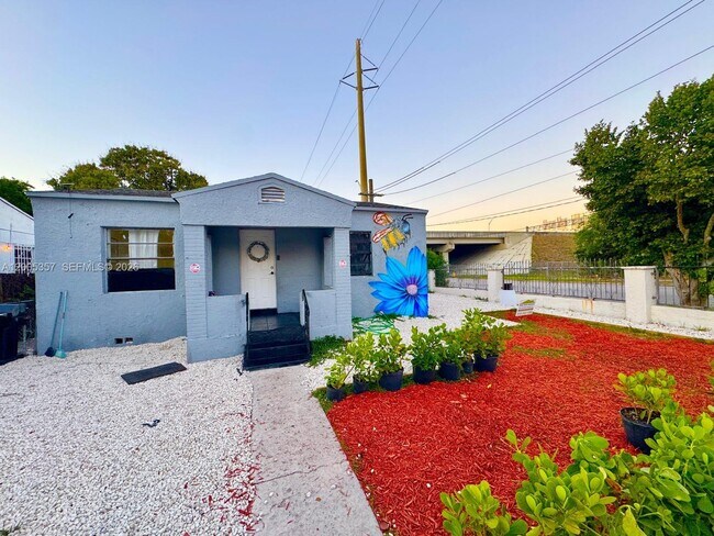 Foto del edificio - 301 NW 37th St