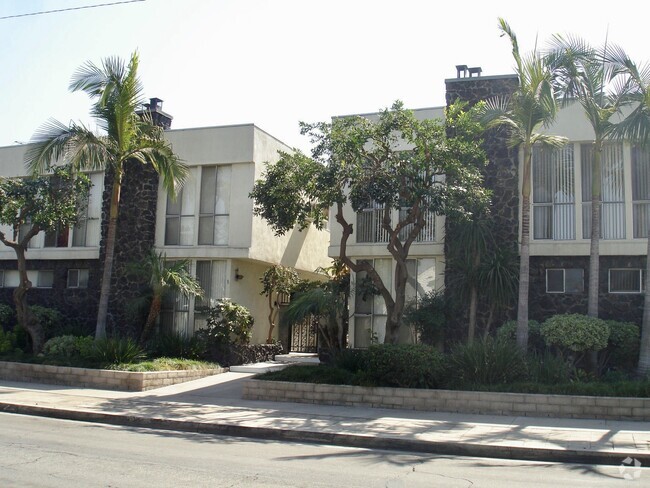 Building Photo - 2714 W Clark Ave