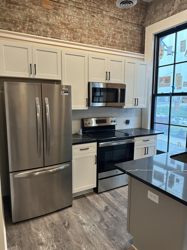 Stainless Appliances - 400 River St