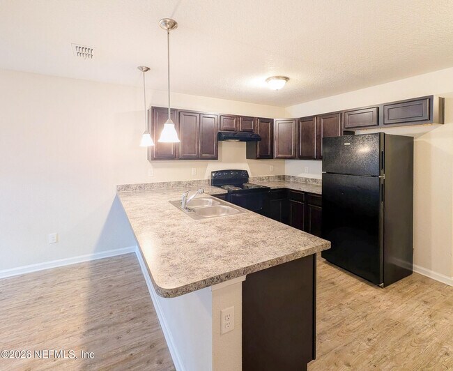 Foto del edificio - 8441 McGirts Village Ln