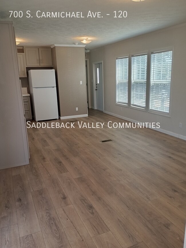 Building Photo - 700 S Carmichael Ave