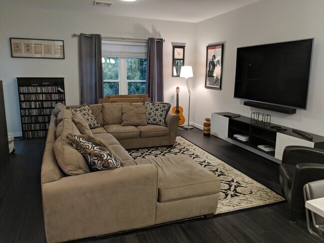 Building Photo - 999 Hancock St