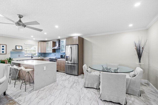 Foto del edificio - 810 High Point Dr W