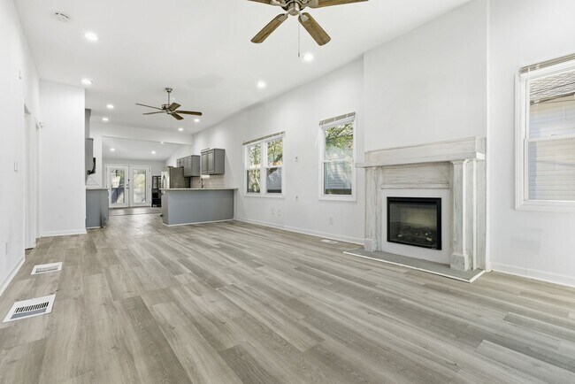 Foto del edificio - Downtown 3BR 2BA with Fenced Yard – 10 Minutes to Fort Benning