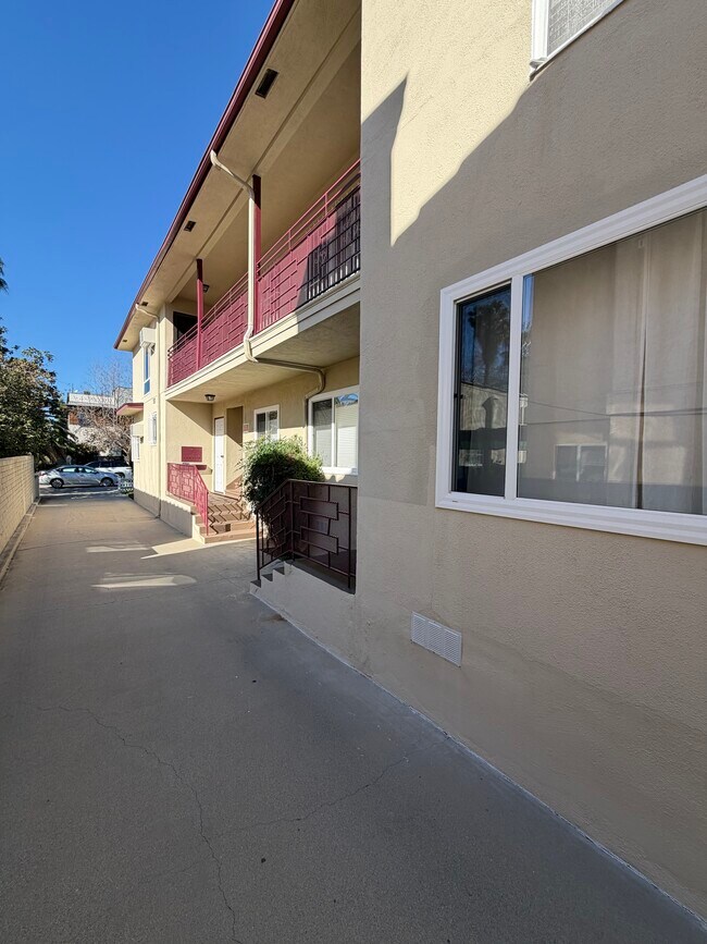 Foto del edificio - 852 N Cherokee Ave