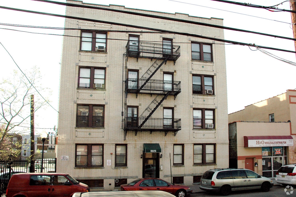 6025 Hudson Avenue - 6025 Hudson Ave