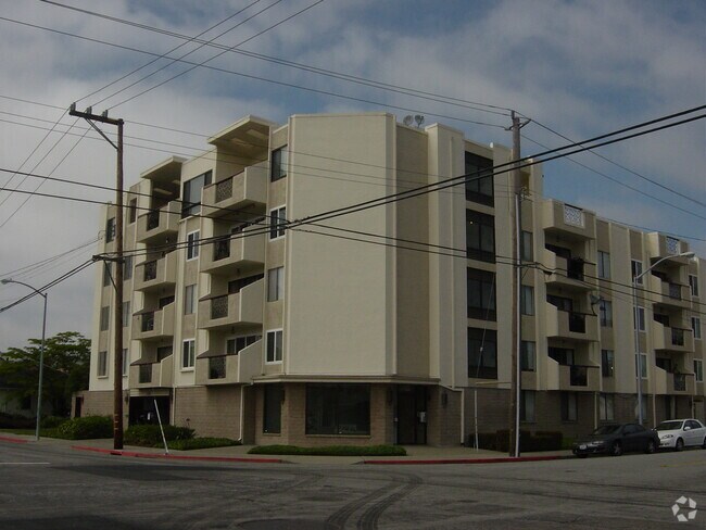 Building Photo - 398 Parrott St