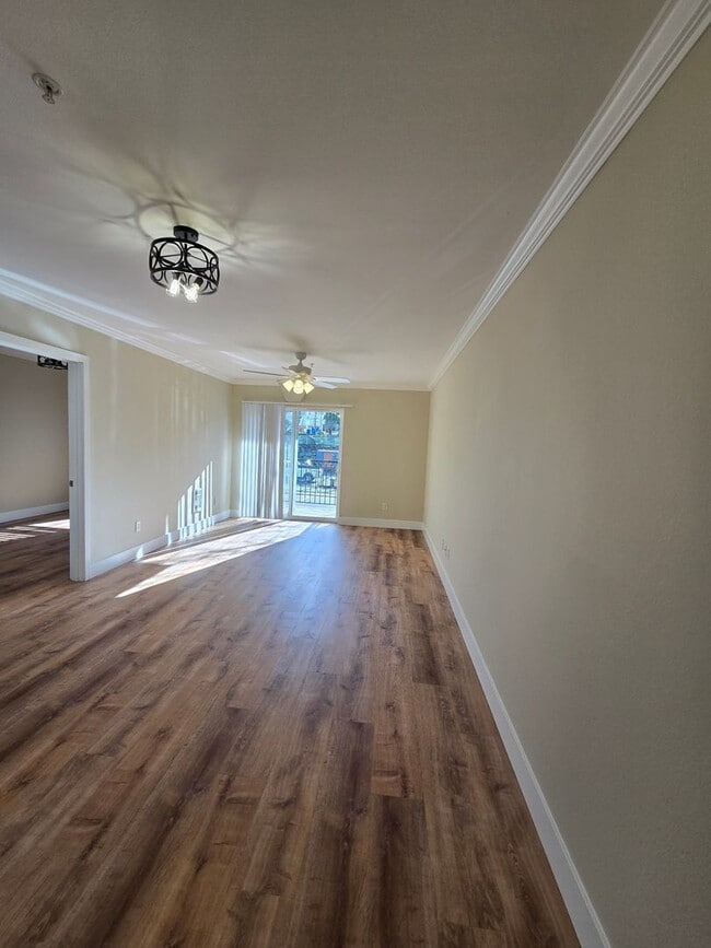 Building Photo - 2 Bedroom 1 Bathroom Condo in Downtown Bellingham