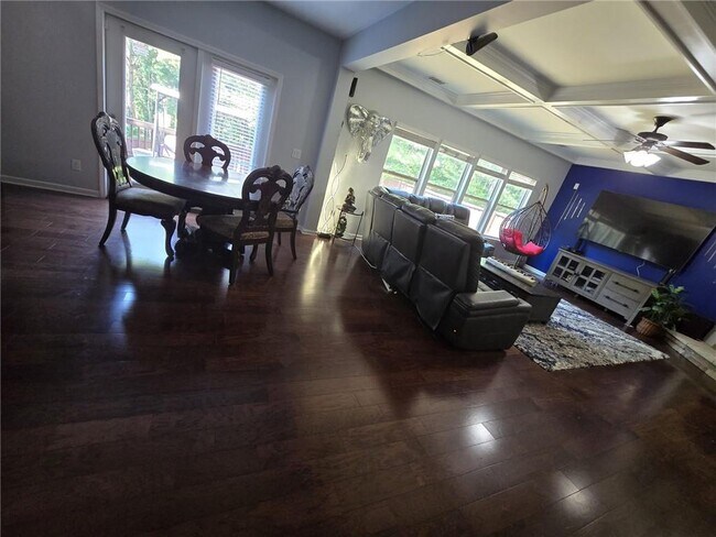 Foto del edificio - 6850 Rocking Horse Ln
