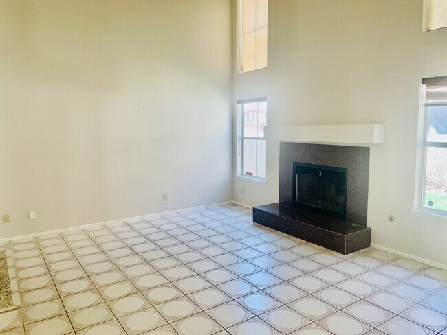 Building Photo - Coming Soon- 2 bd, 3 bth Condo in Desert S...