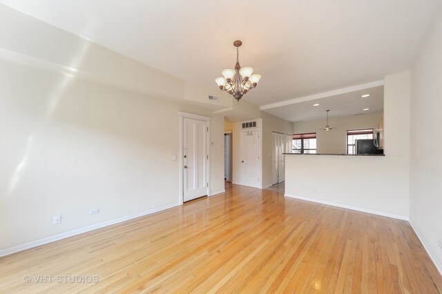 Building Photo - 5934 N Paulina St
