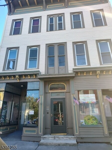Building Photo - 304 Front St