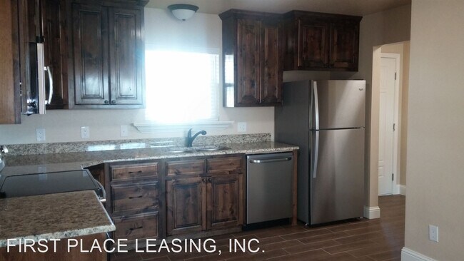 Building Photo - 3 br, 2 bath House - 921 Comer Dr.