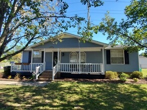 Building Photo - 4043 Nashville Dr
