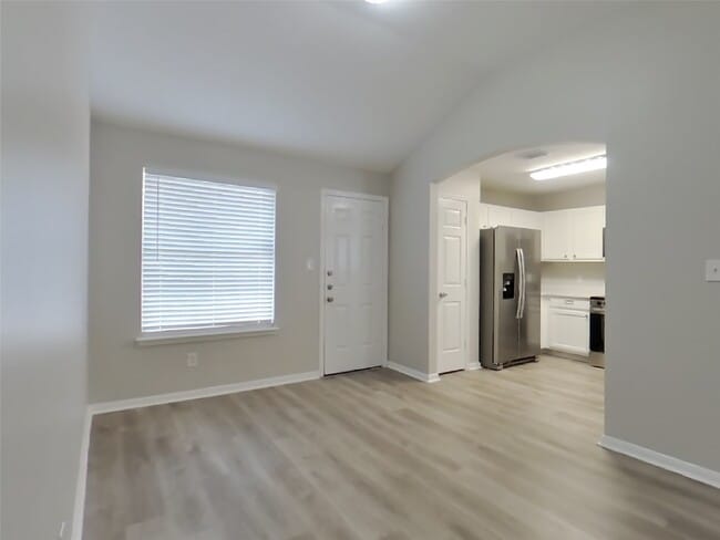 Building Photo - 423 Lazy Ln