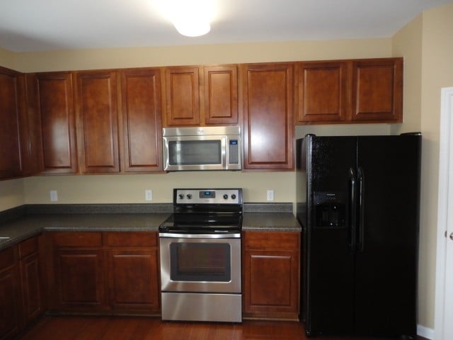Building Photo - 1010 Golden Crest Dr