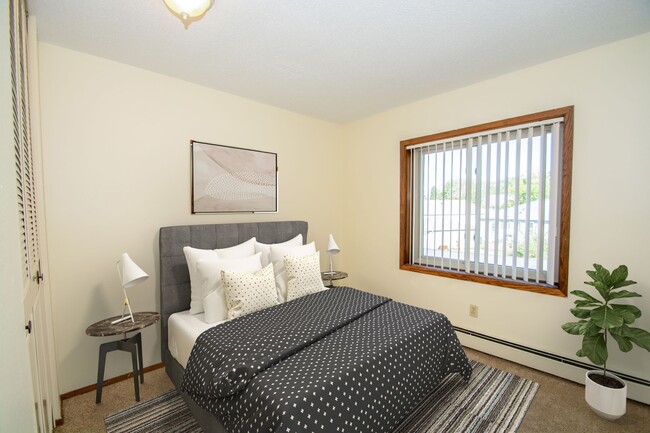 Building Photo - Creekwood Estates