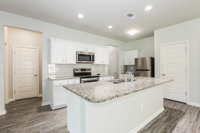 Building Photo - Luxurious 5 Bedroom in Grovetown