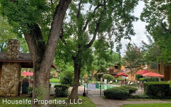 Building Photo - 2 br, 2 bath House - 3314 Eastwood Dr