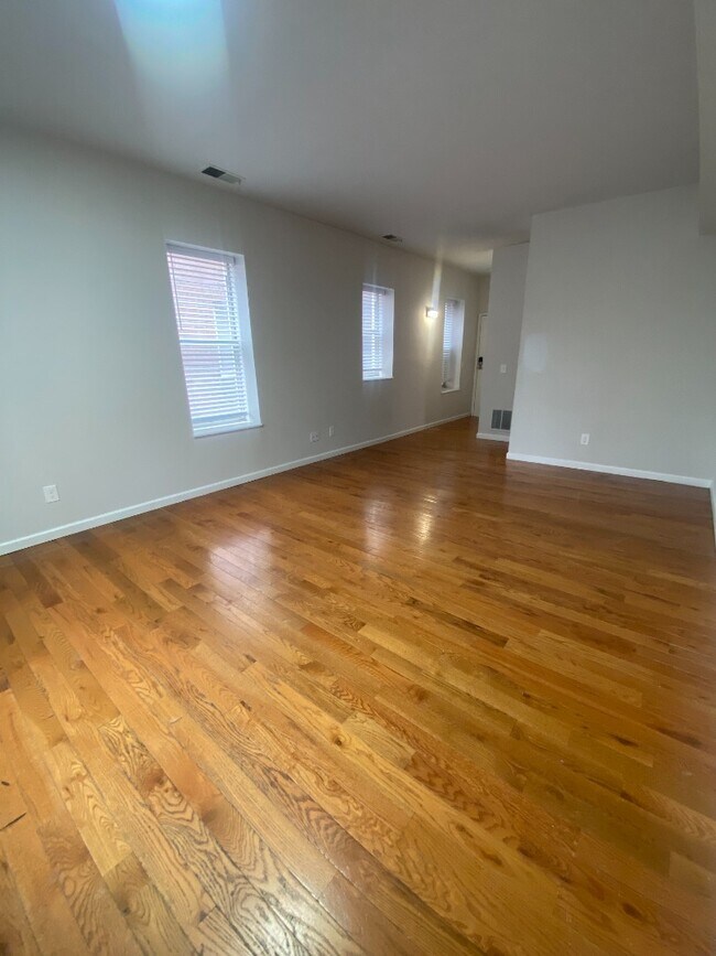 Foto del edificio - 5535-22 Pershing Ave