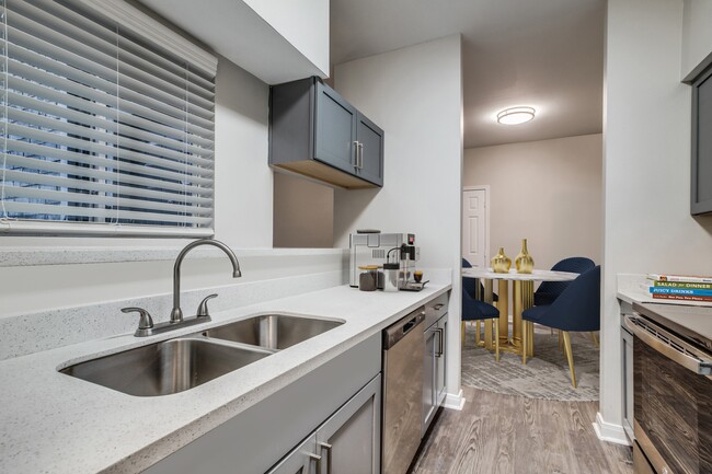 Cocina del apartamento - Bellevue at Clear Creek