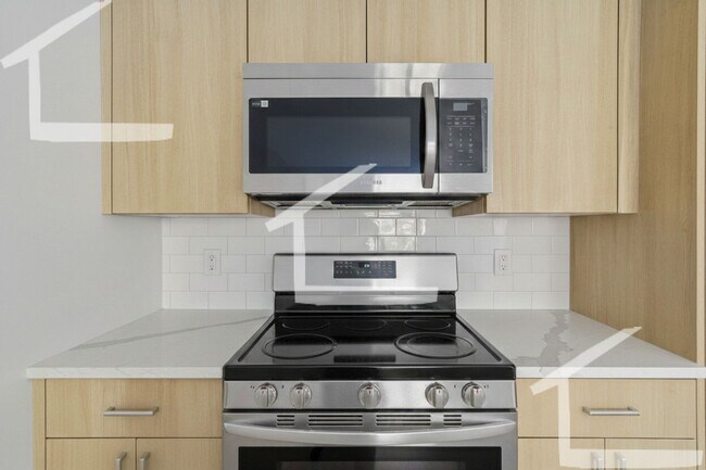 Foto del edificio - Beautiful 1Br/1Bth NEW CONSTRUCTION apartment!  Laundry in unit! Great locations!