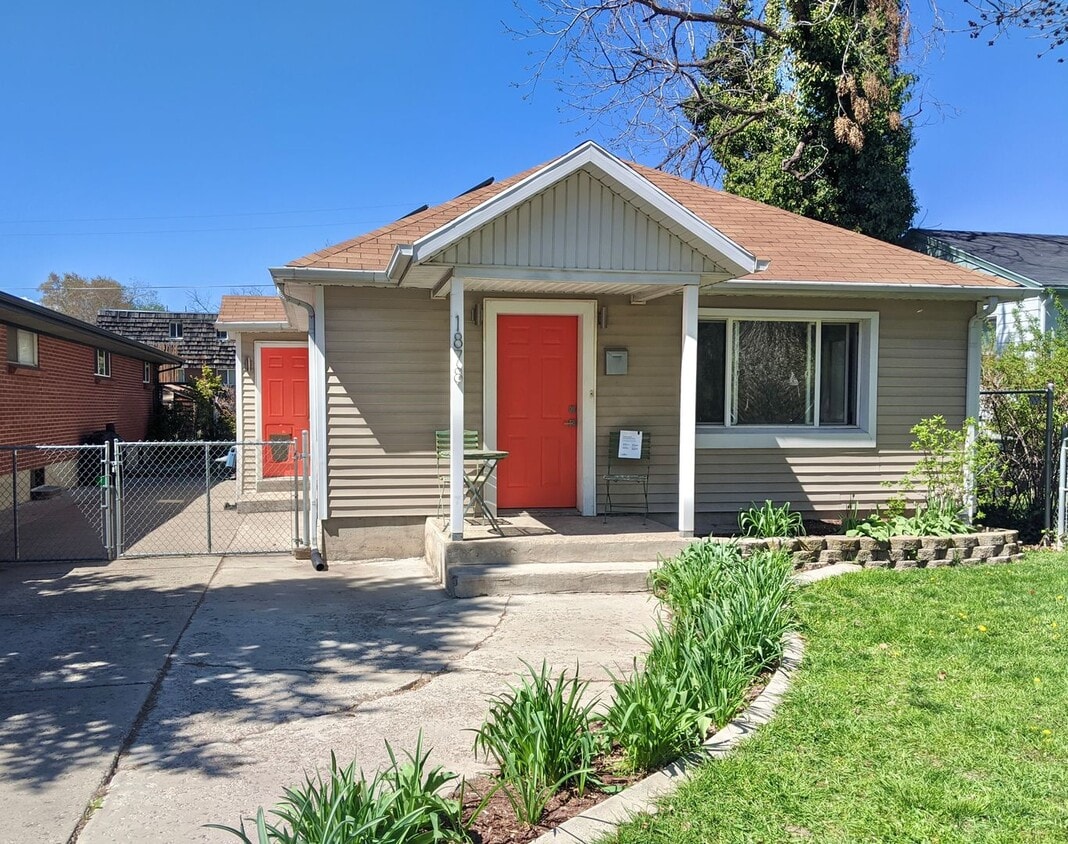 Primary Photo - Darling Cottage Near SLCC!