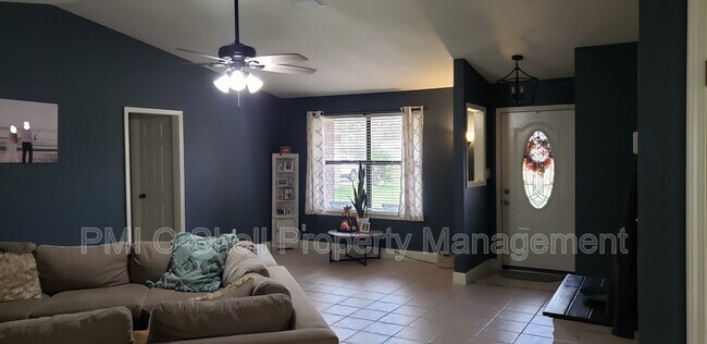 Foto del edificio - 5856 Princeton Dr