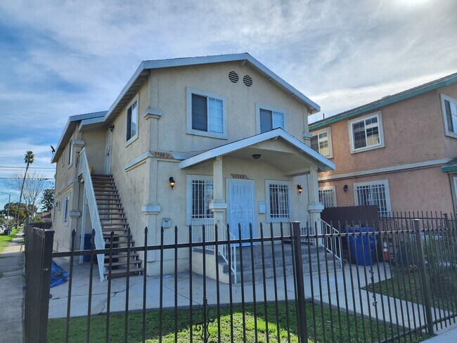 Foto del edificio - 9900 S Main St