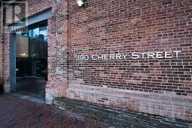 Building Photo - 390 Cherry St