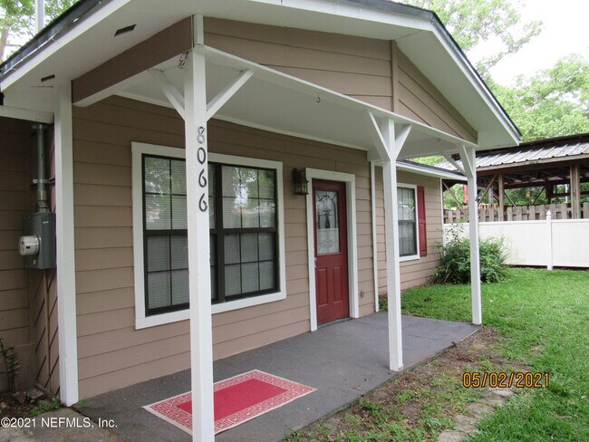 Building Photo - 8066 Graff Ln