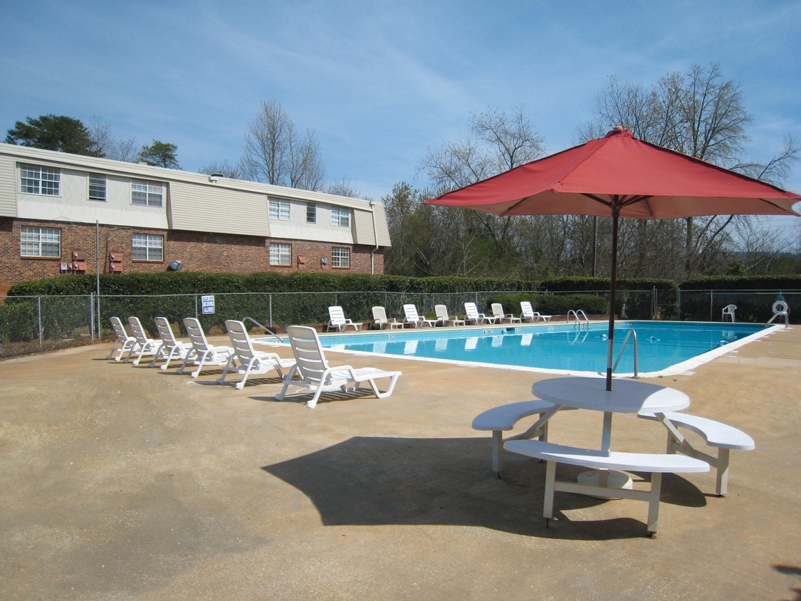 Primary Photo - Hunting Ridge Apartments