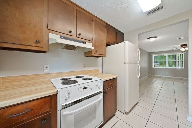Foto del edificio - Now available in Lynn Haven, great location