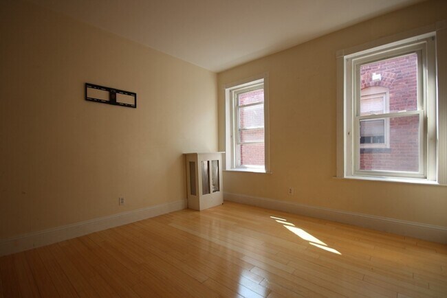 Building Photo - 156 Harvard St