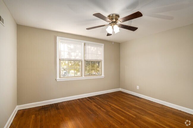 2BR, 1BA - 617SF - Primary Bedroom - Parklynn Apartments