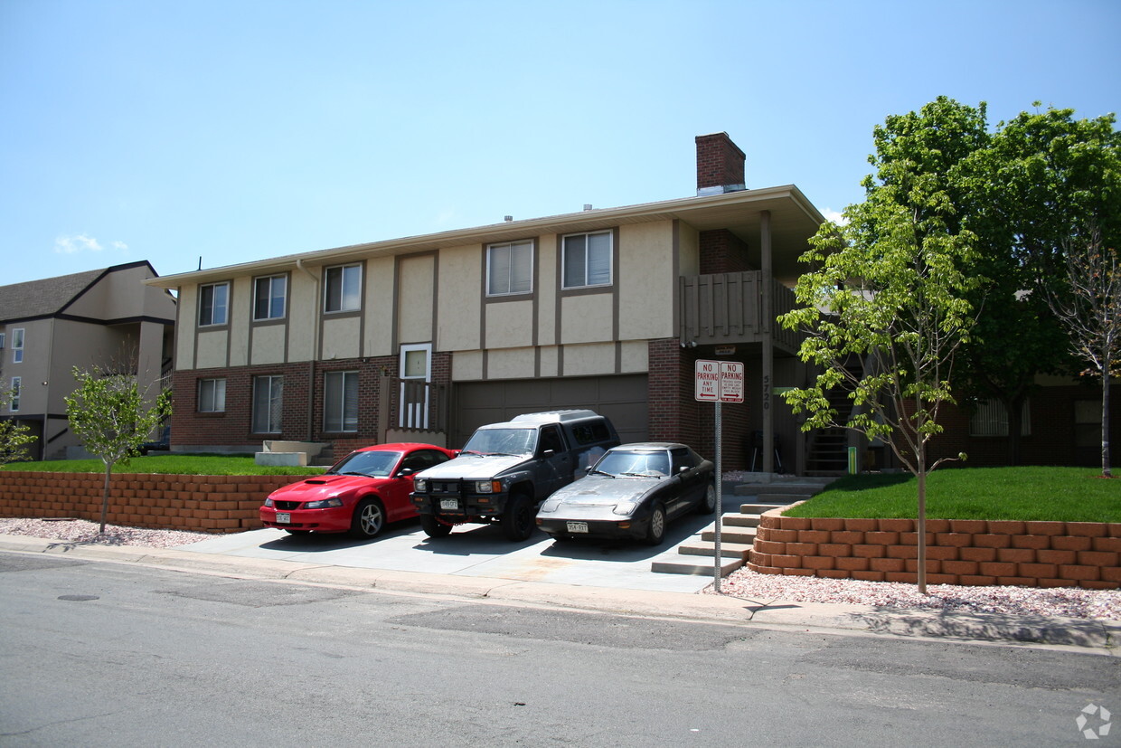 Primary Photo - 5720 W Warren Ave
