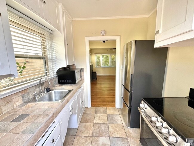 Building Photo - Cute North Park Bungalow! 2bd/1ba, 1 car garage, AC, W/D in-unit, fenced yard!