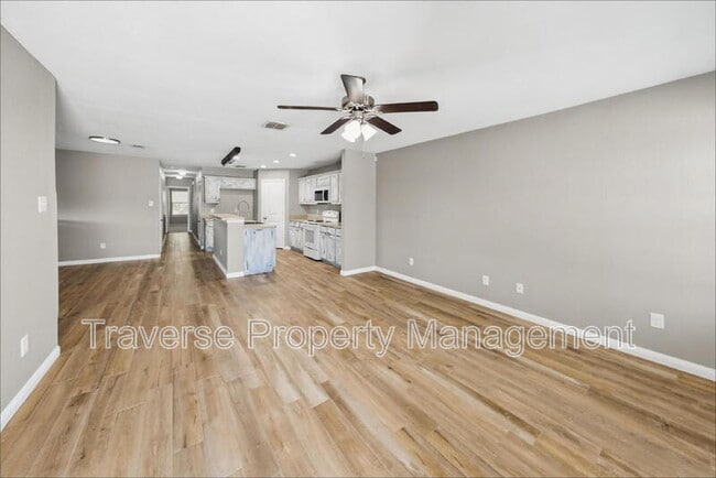 Building Photo - 733 River Hill Ln