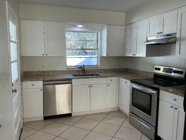 Foto del edificio - 6806 Mathers Ln