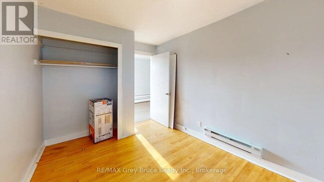 Building Photo - 844 2nd Ave E