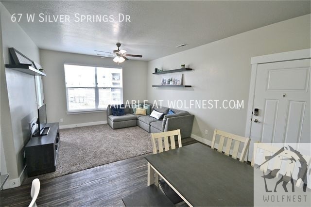 Building Photo - Fully Furnished Stunning 3 Bedroom Vineyar...