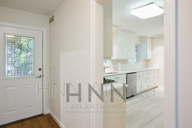Building Photo - 1056 Emerson Ave SE